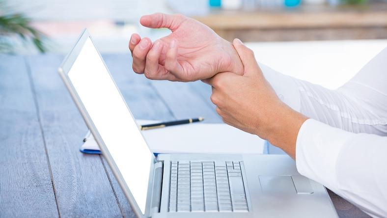 刚敲了一天键盘的社畜们,或许你们得过腱鞘炎?这种自测方法靠谱吗?